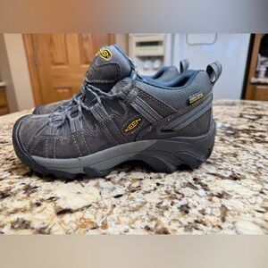 Keen Targhee II waterproof men’s hiking shoes Size 7
Gargoyle/Midnight Navy